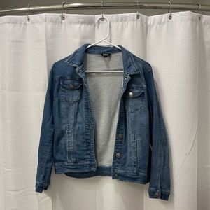 Comfortable and stretchy jean jacket